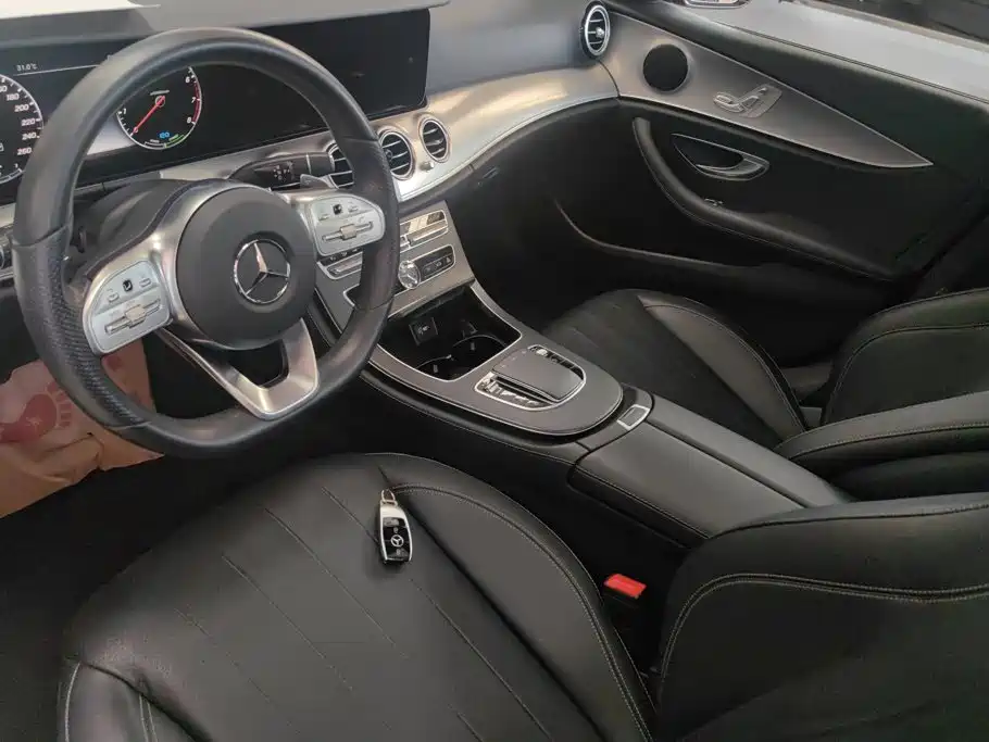 Mercedes-Benz E-Class 2019 — фото 12