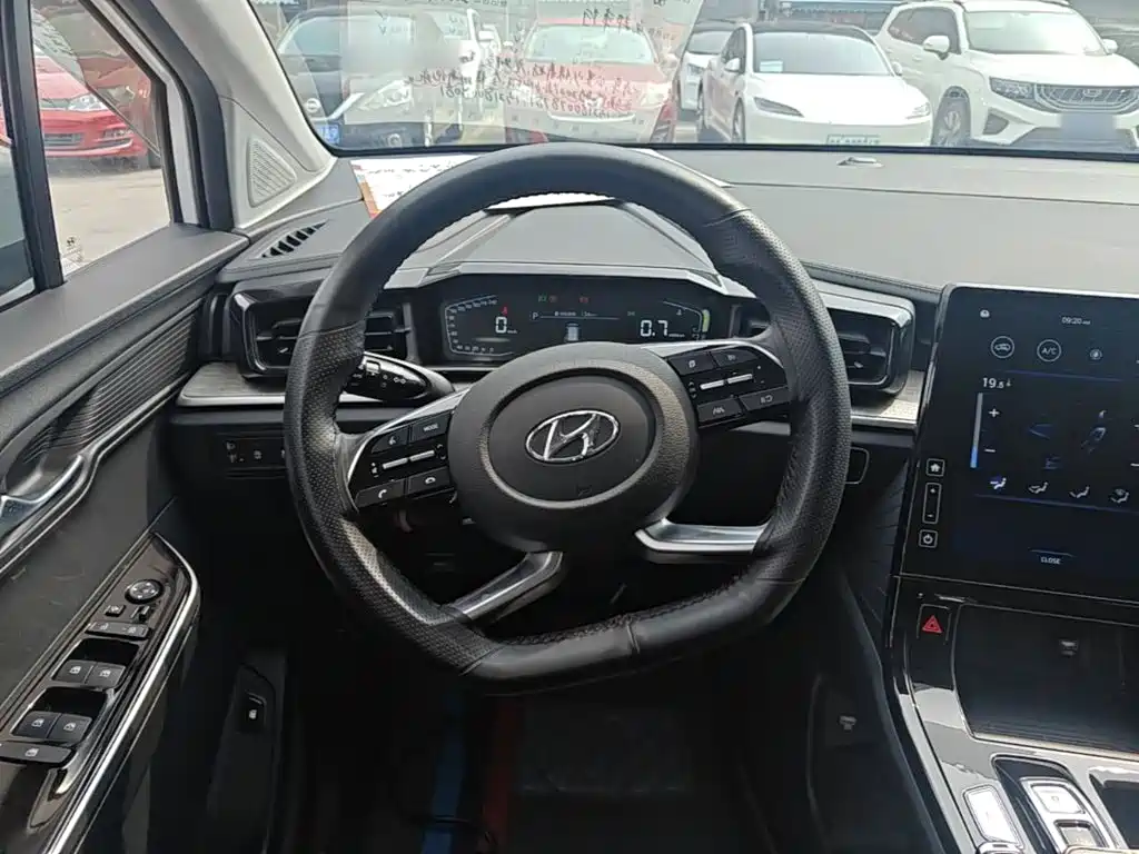 Hyundai Custin 2024 — фото 11