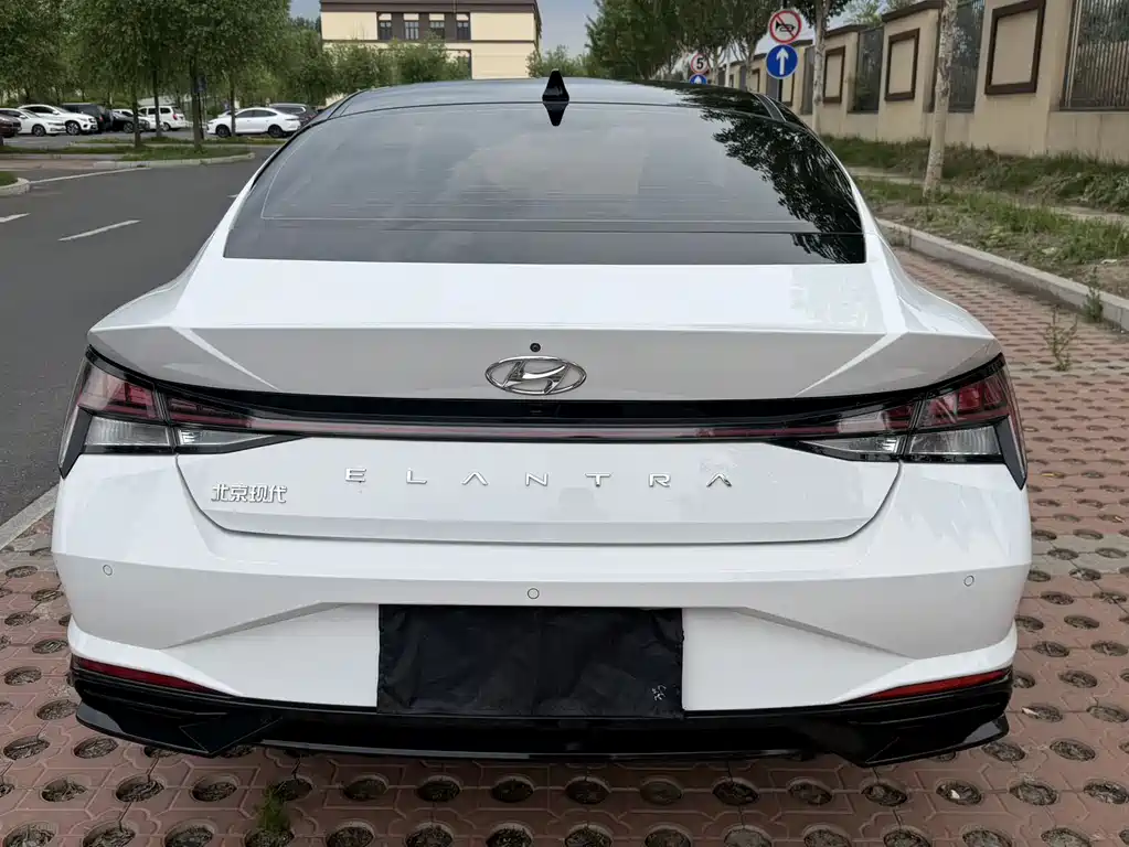 Hyundai Elantra 2022