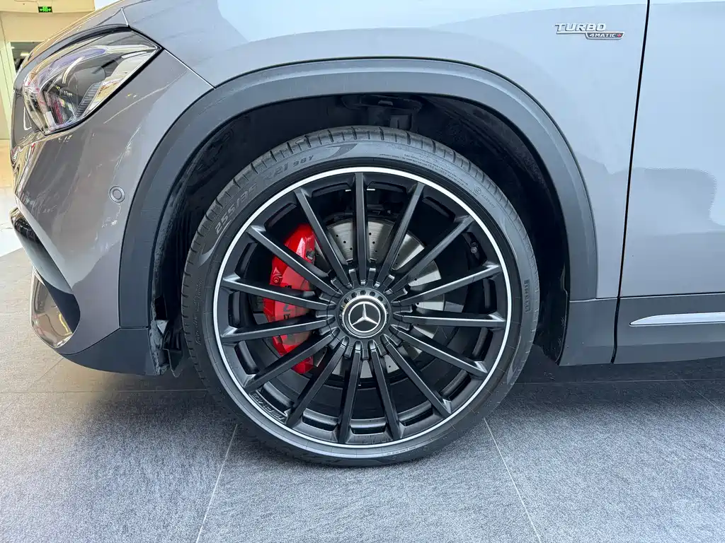 Mercedes-Benz GLA AMG 2023 — фото 9