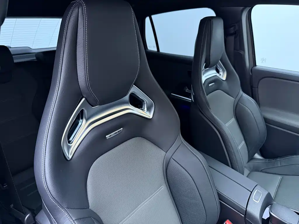 Mercedes-Benz GLA AMG 2023 — фото 16