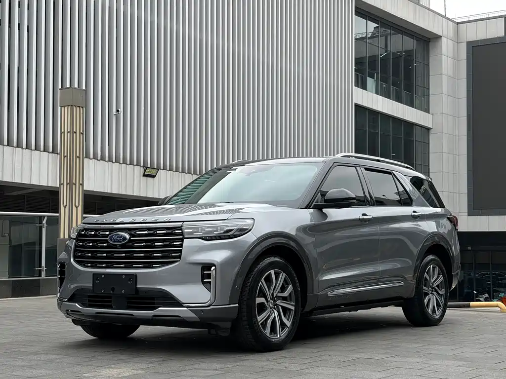 Ford Explorer 2023 — фото 1