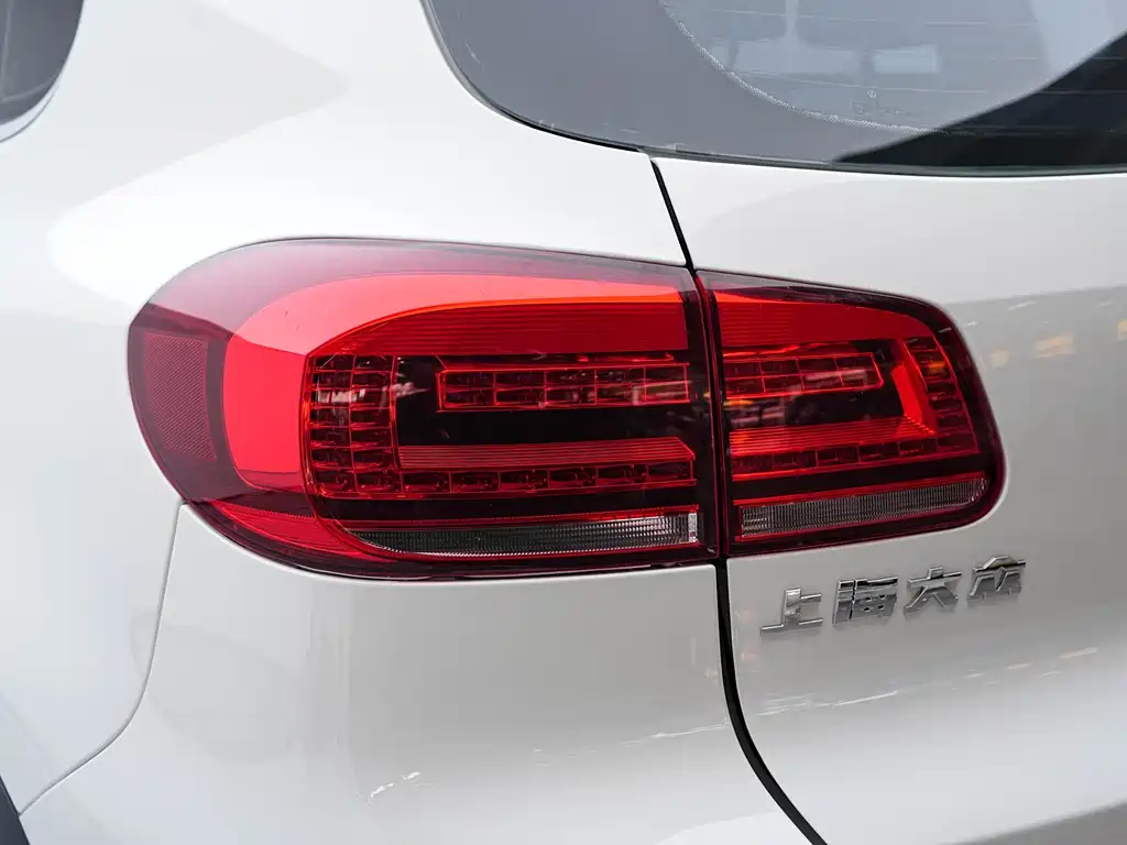 Volkswagen Tiguan 2016 — фото 12