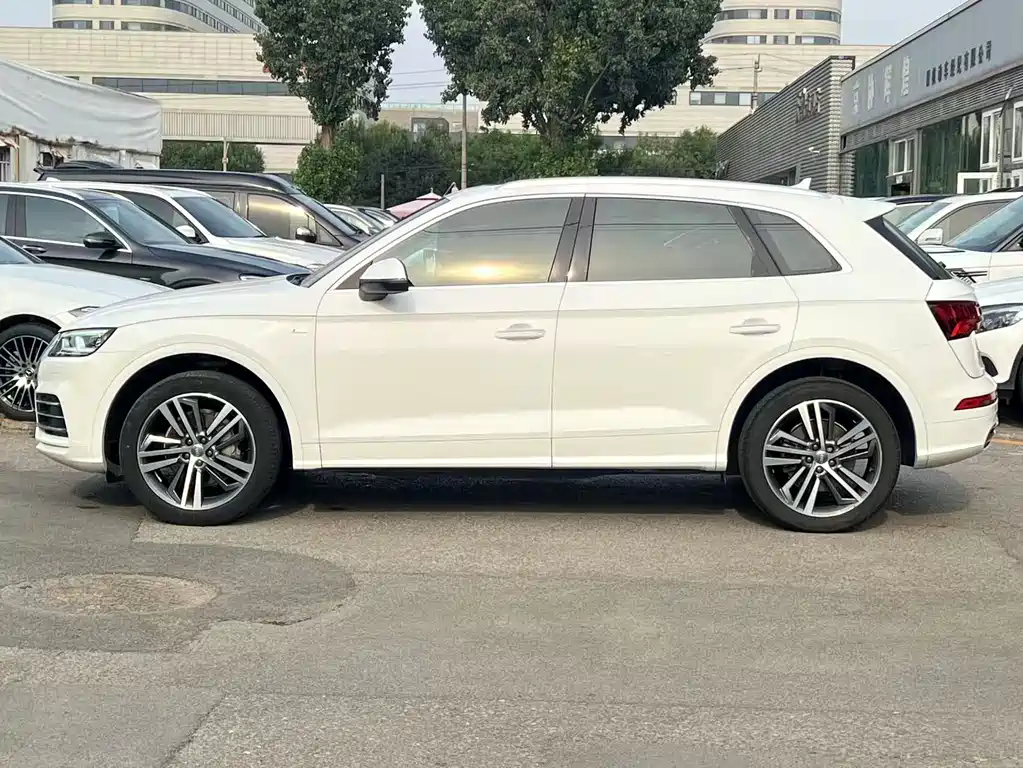 Audi Q5L 2019 — фото 24