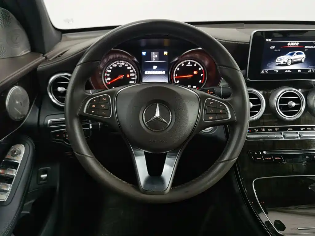 Mercedes-Benz GLC 2017 — фото 11