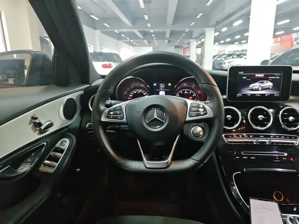 Mercedes-Benz C-Class 2018 — фото 11
