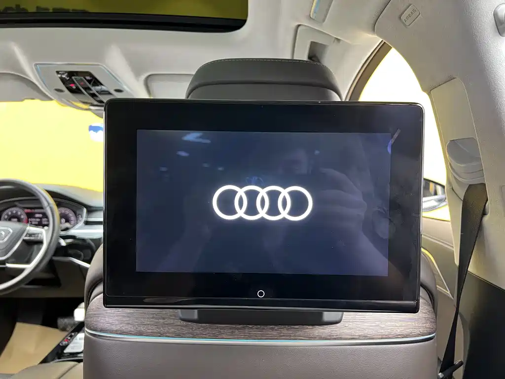 Audi A8 2023 — фото 31