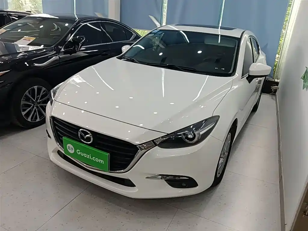 Mazda 3 Axela 2018 — фото 1