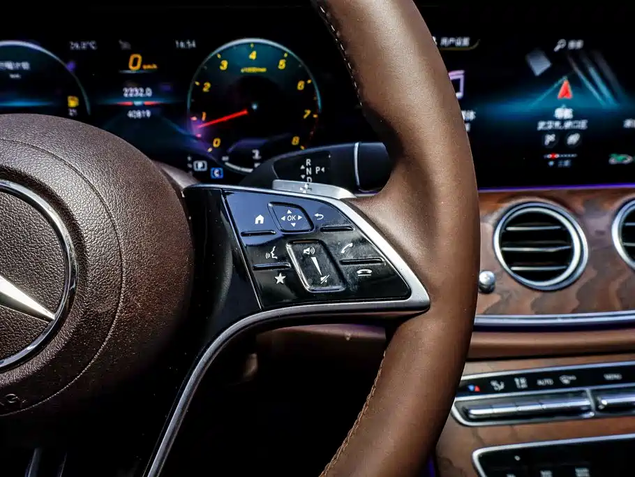 Mercedes-Benz E-Class 2022 — фото 15
