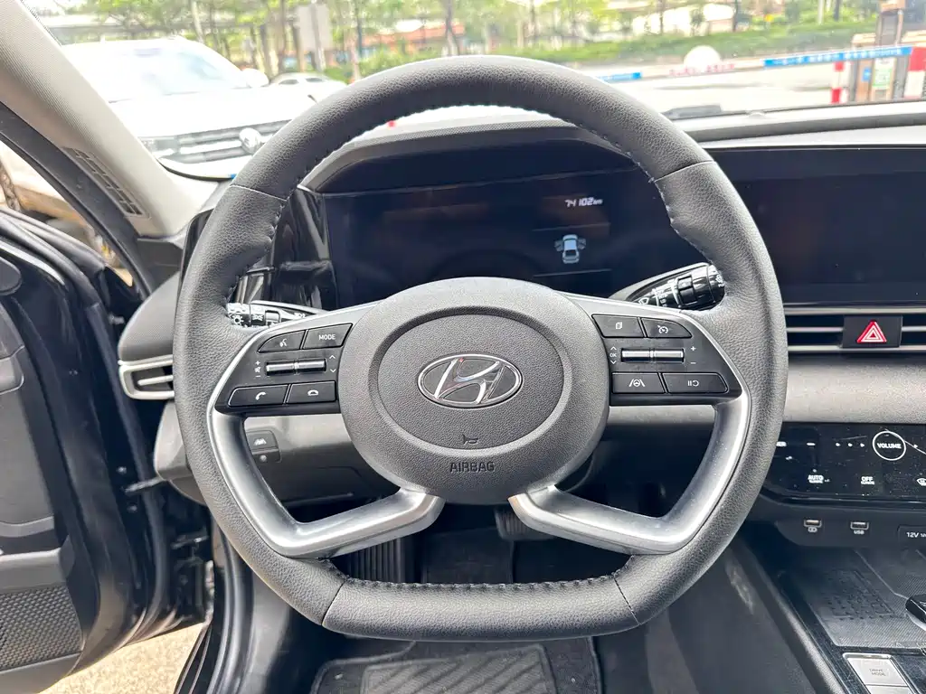 Hyundai Elantra 2021 — фото 15
