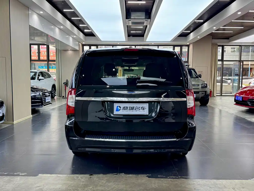 Chrysler Grand Voyager 2015 — фото 13