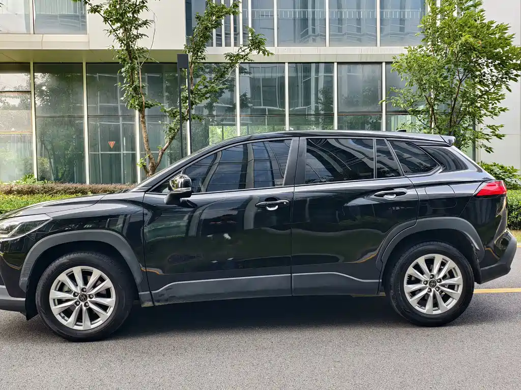 Toyota Corolla Cross 2023 — фото 9