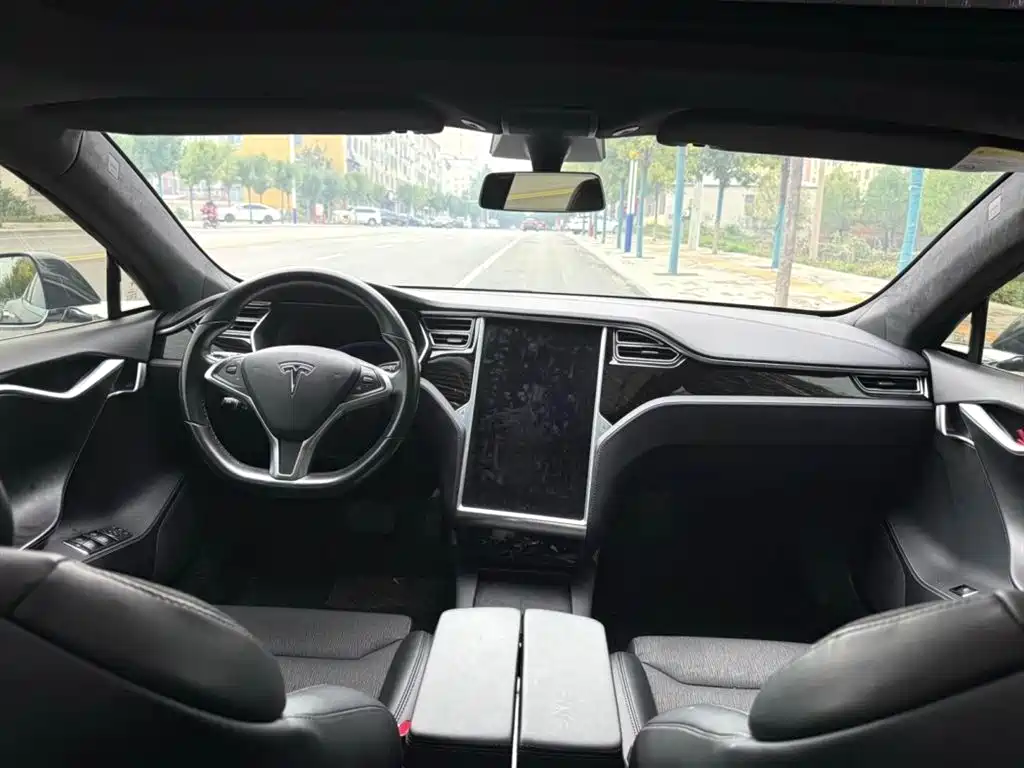 Tesla Model S 2017 — фото 9