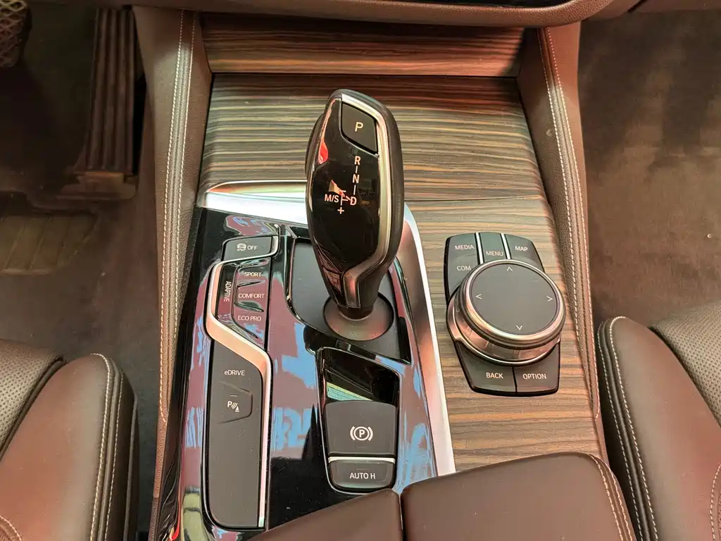 BMW 5 Series New Energy 2018 — фото 9