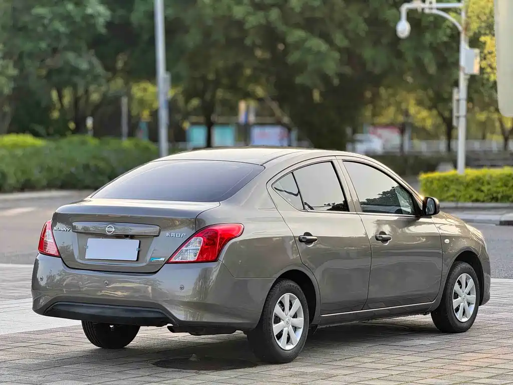 Nissan Sunny 2015 — фото 7