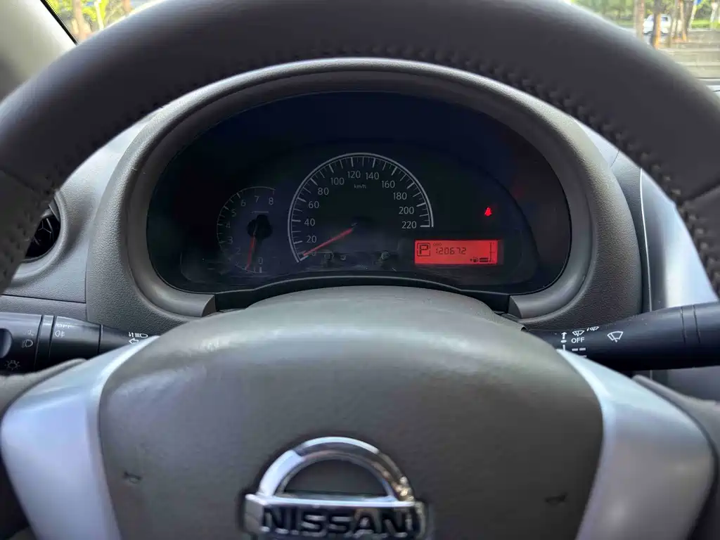 Nissan Sunny 2015 — фото 11