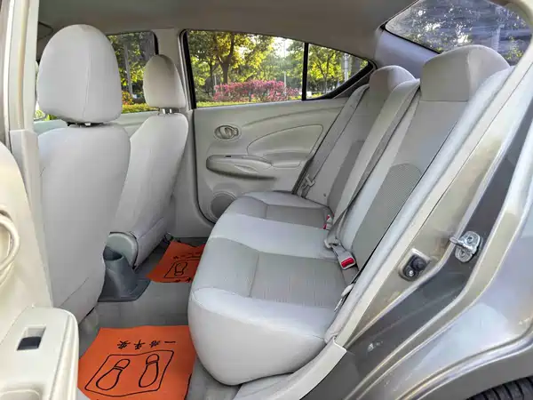 Nissan Sunny 2015