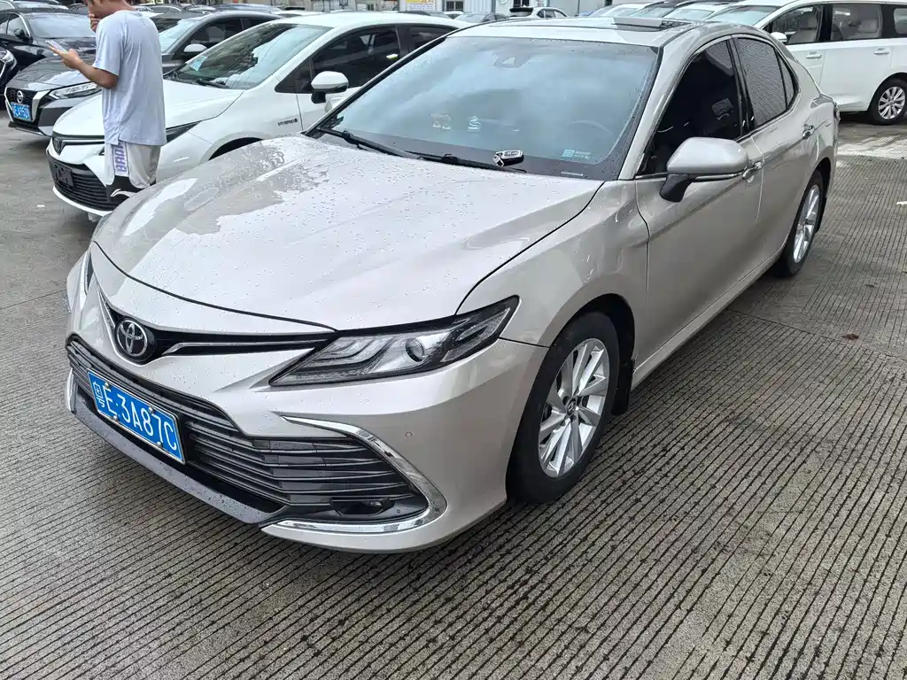 Toyota Camry 2021 — фото 1