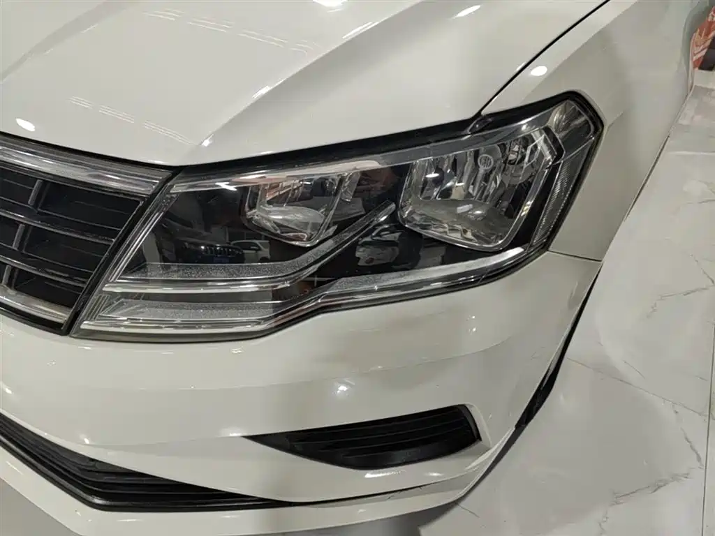 Volkswagen Jetta 2017 — фото 24