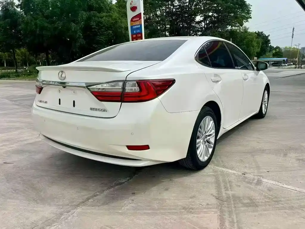 Lexus ES 2018