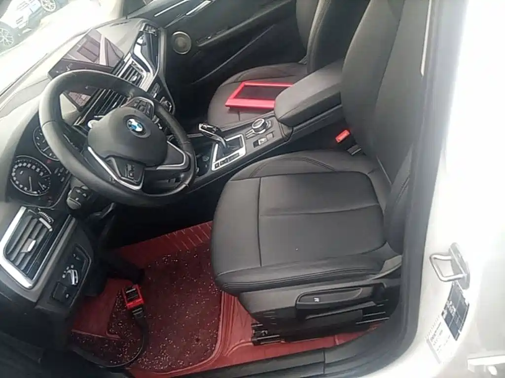BMW 1 Series 2022 — фото 15