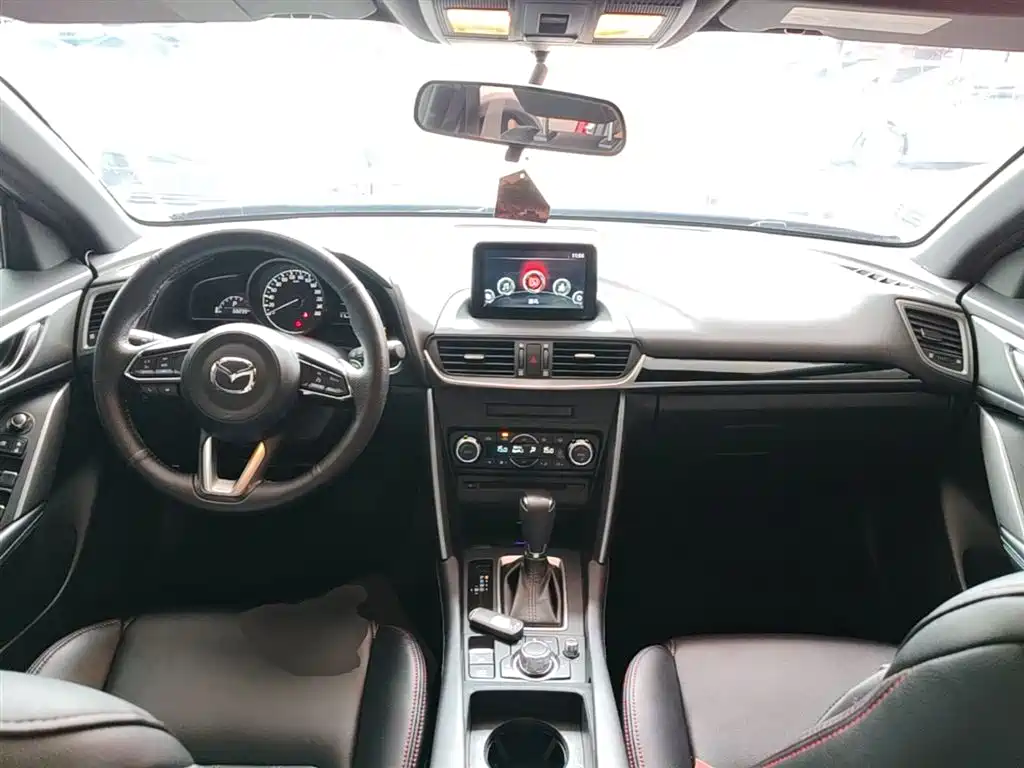 Mazda CX-4 2018 — фото 10