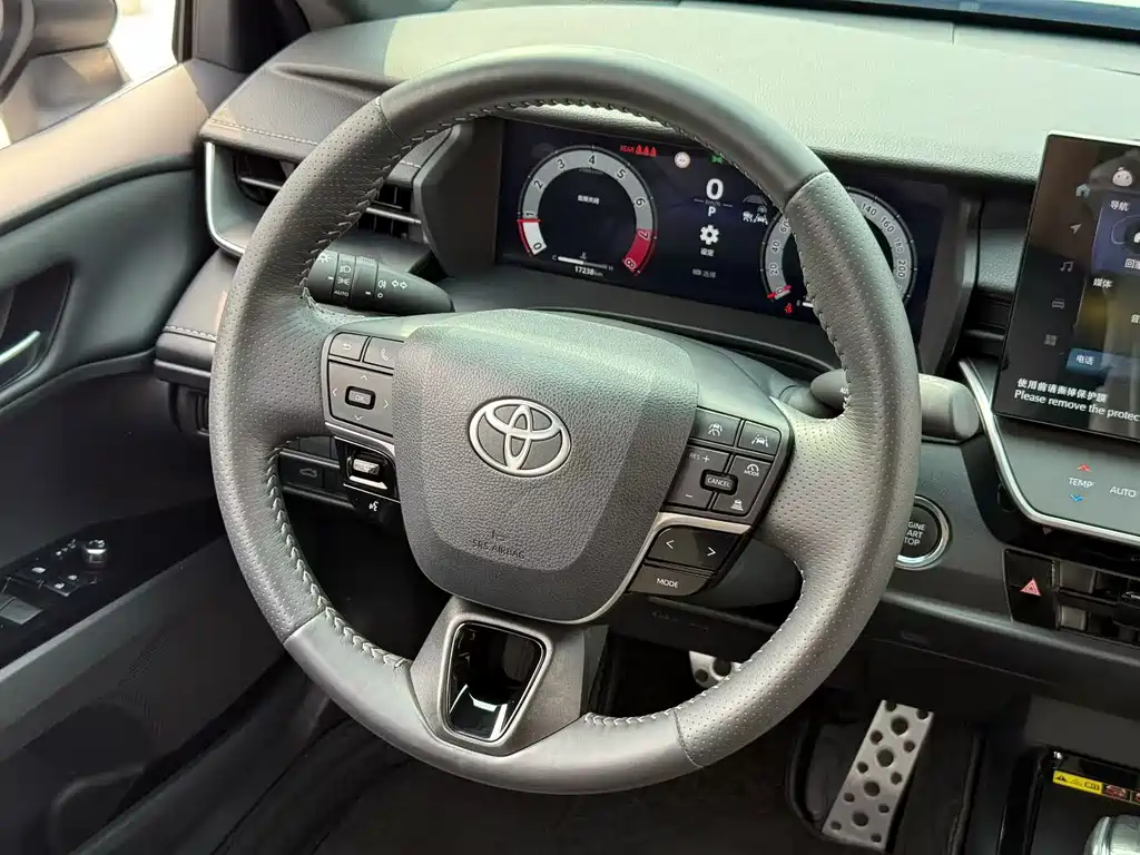 Toyota Camry 2025 — фото 2