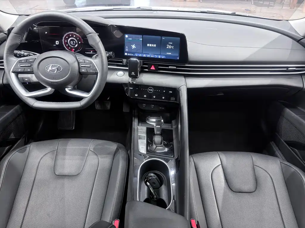 Hyundai Elantra 2022 — фото 11