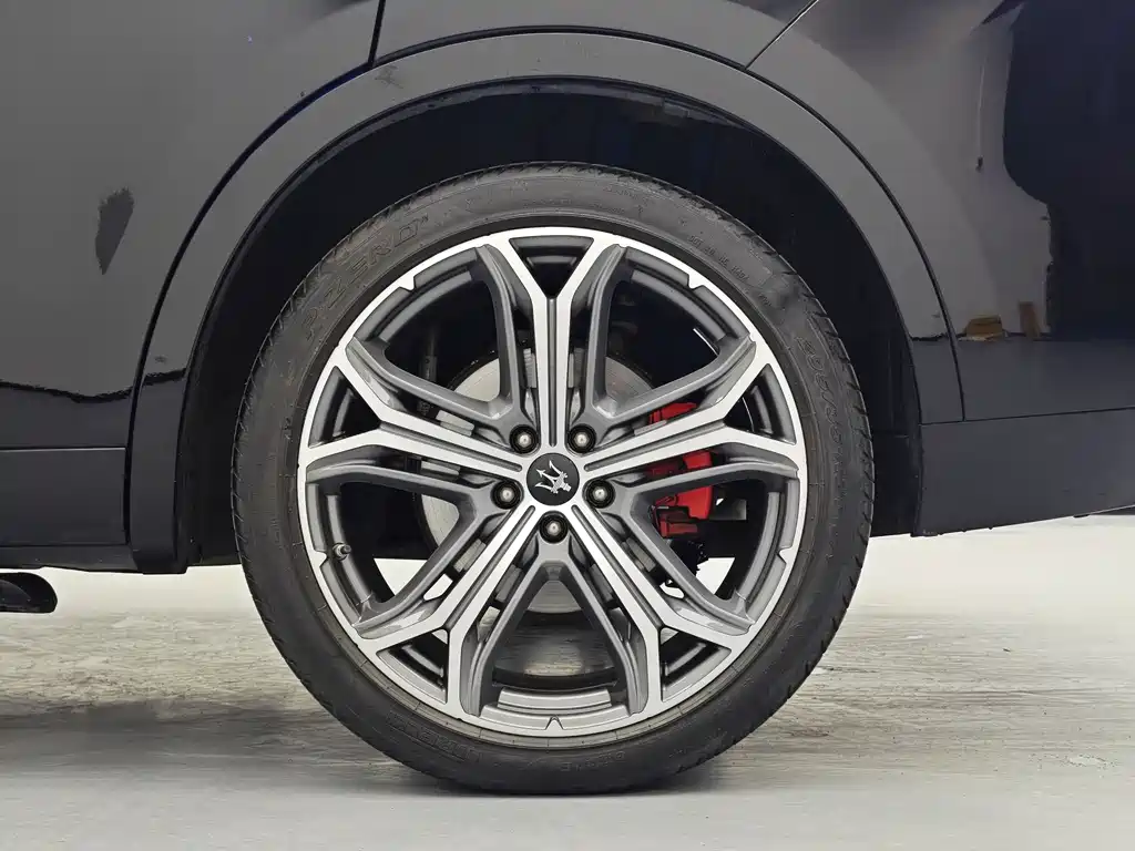 Maserati Levante 2017 — фото 16