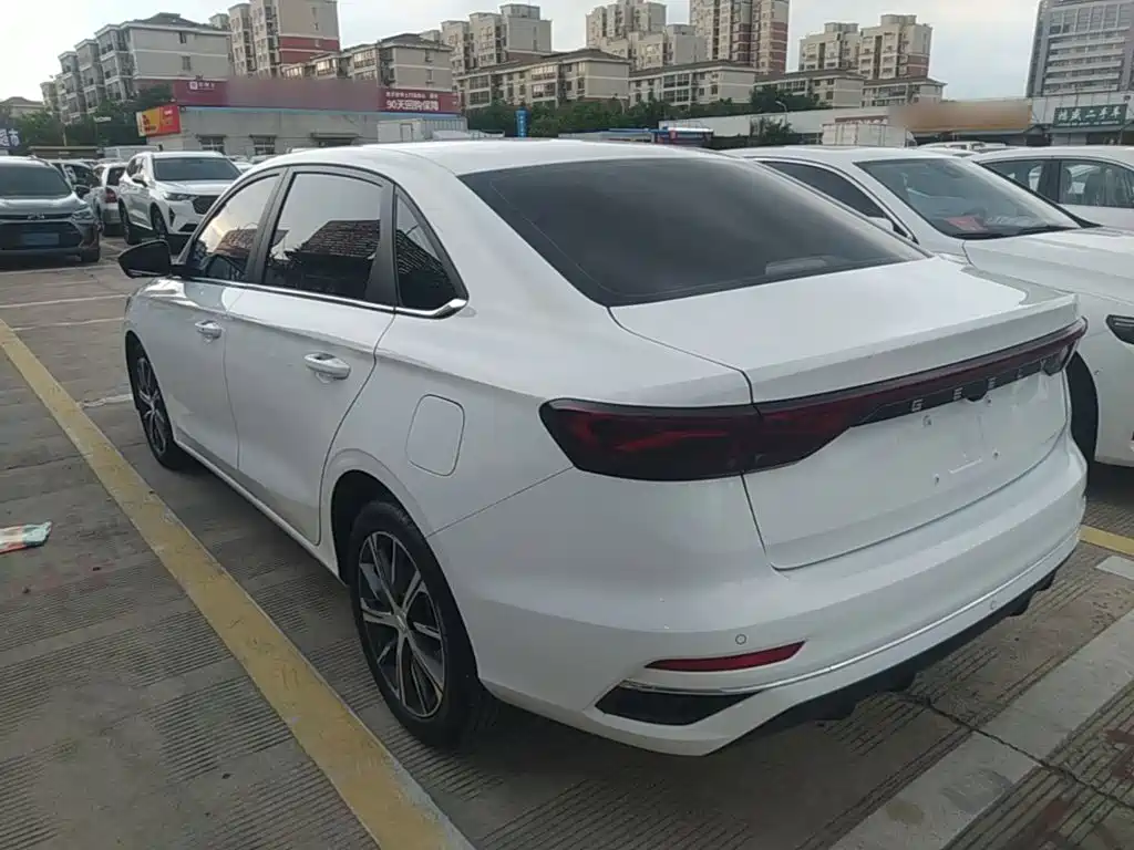 Geely Emgrand 2022