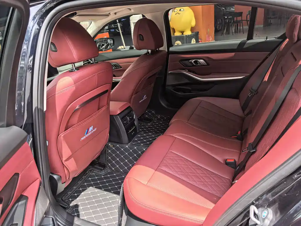 BMW 3 Series 2025 — фото 10