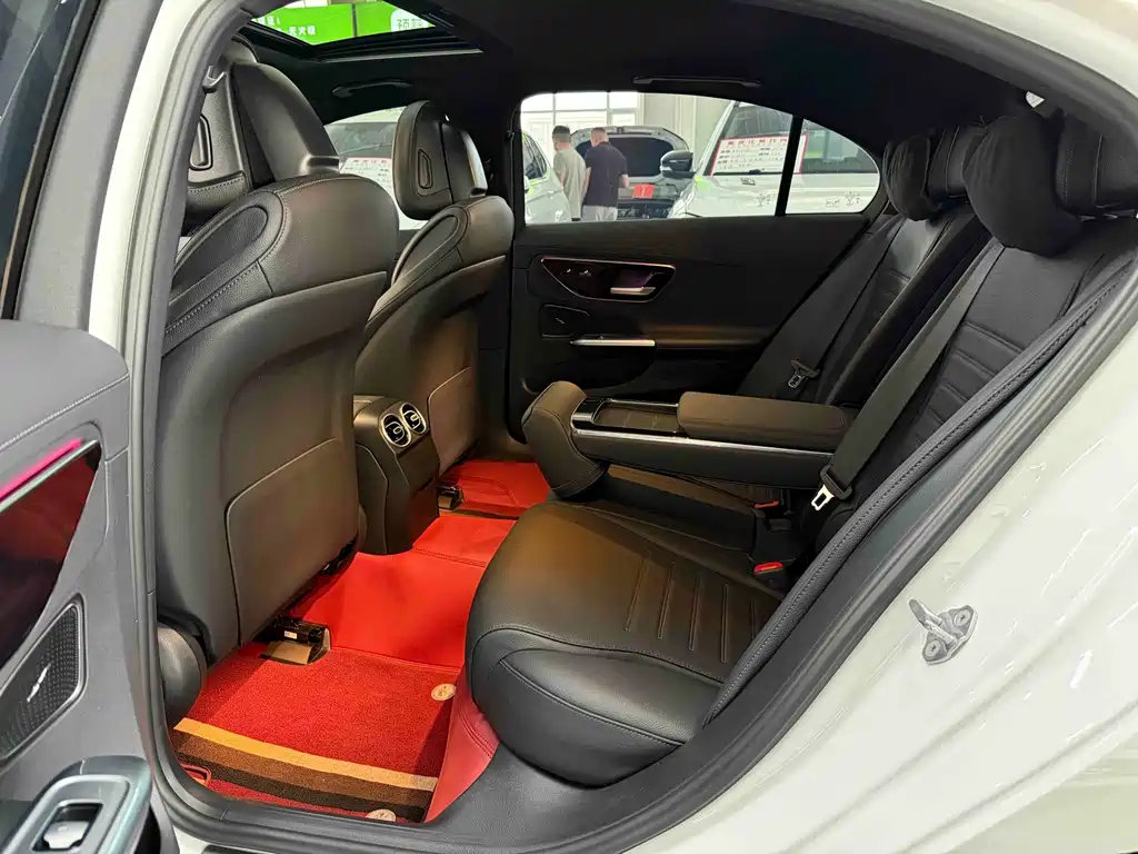 Mercedes-Benz C-Class 2023 — фото 14