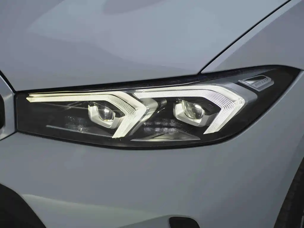 BMW 3 Series 2023 — фото 14