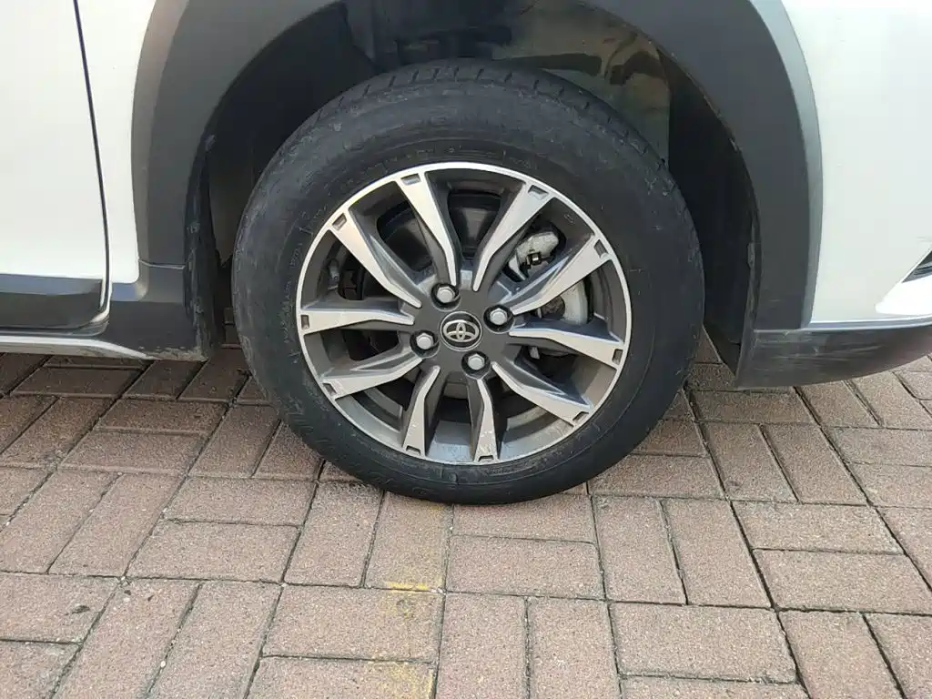 Toyota Yaris L 2023 — фото 26