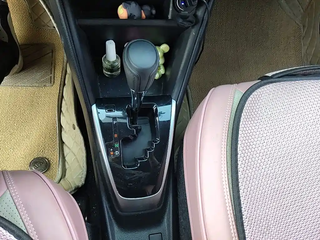 Toyota Yaris L 2023 — фото 10