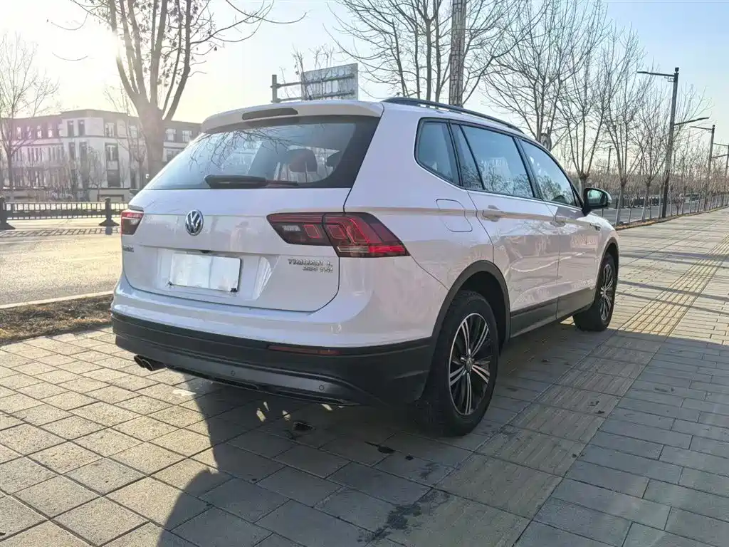 Volkswagen Tiguan L 2020 — фото 7