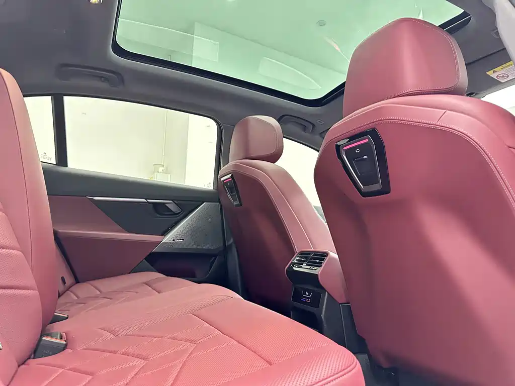 BMW 5 Series 2025 — фото 14