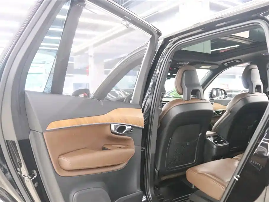 Volvo XC90 2021 — фото 16