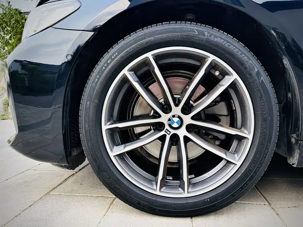 BMW 5 Series 2021 — фото 19