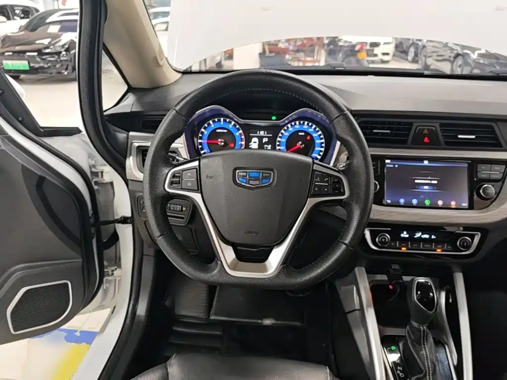 Geely Vision X3 2017 — фото 11