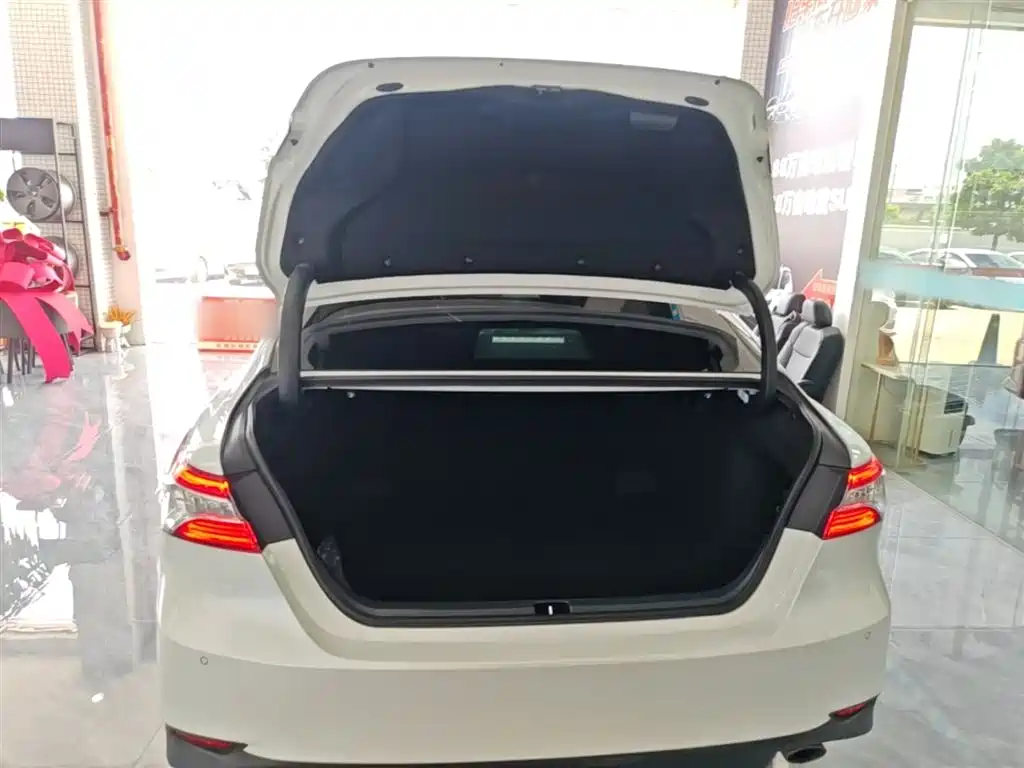 Toyota Camry 2022 — фото 19