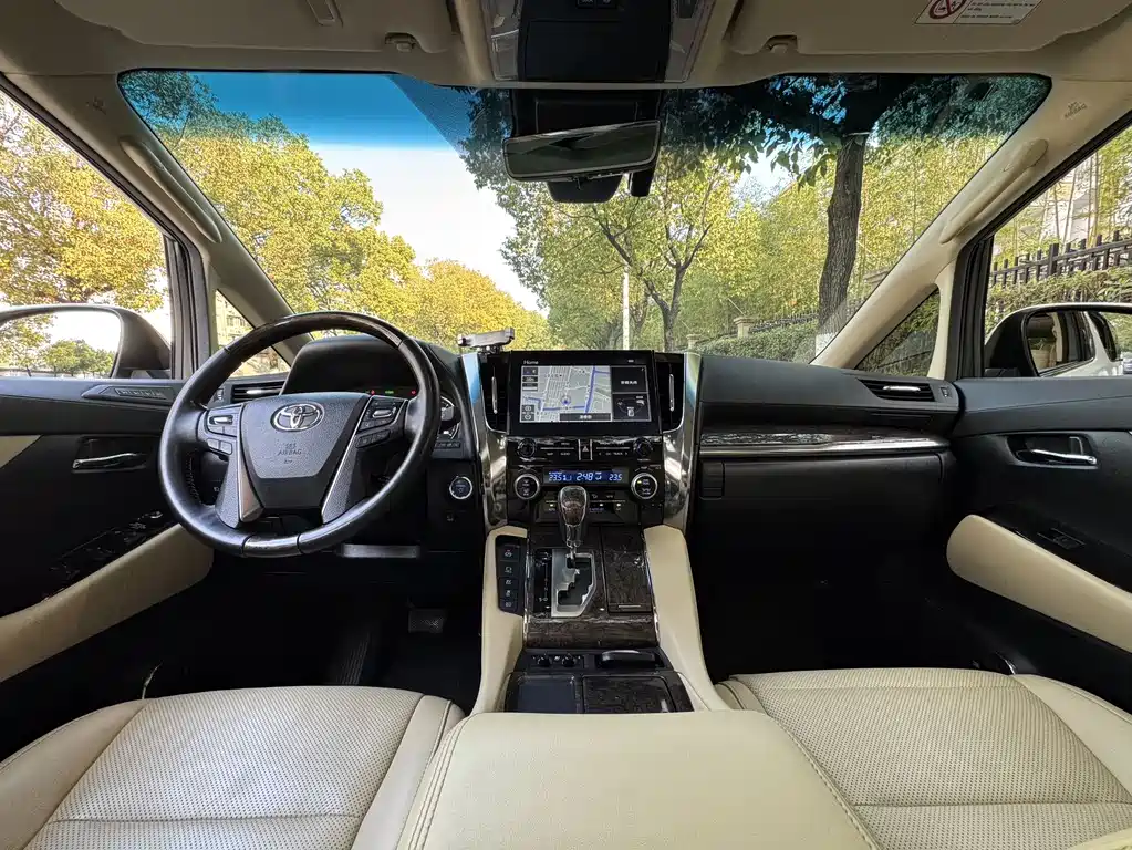 Toyota Alphard 2021 — фото 15