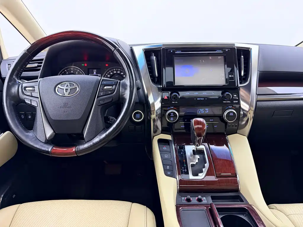 Toyota Alphard 2018 — фото 15