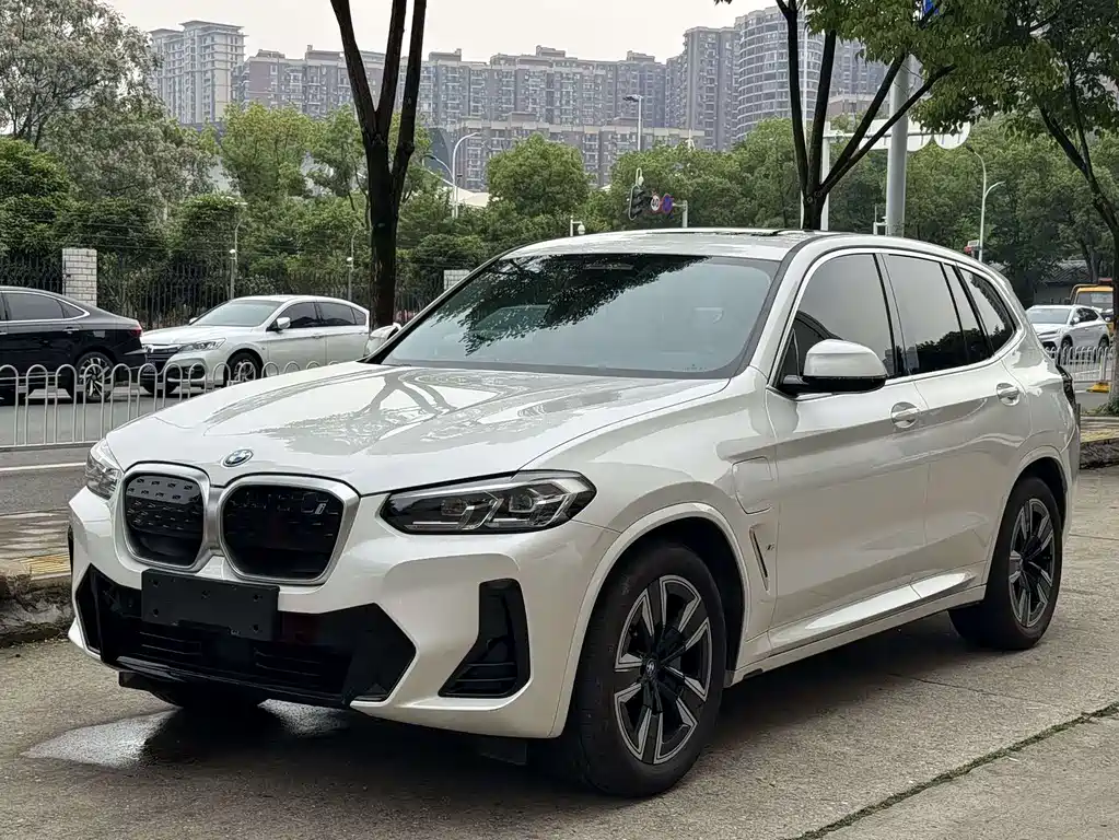 BMW iX3 2023 — фото 1