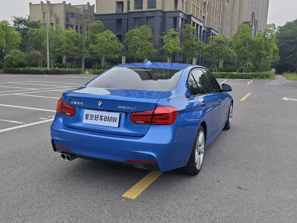 BMW 3 Series 2019 — фото 19