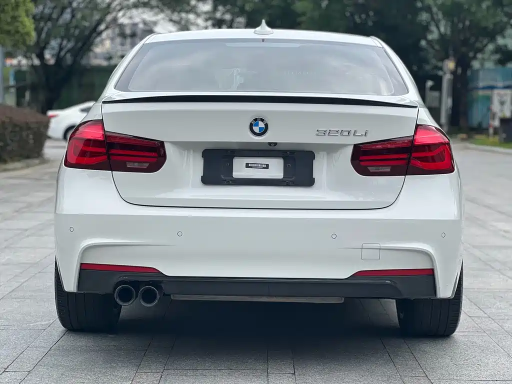 BMW 3 Series 2018 — фото 28