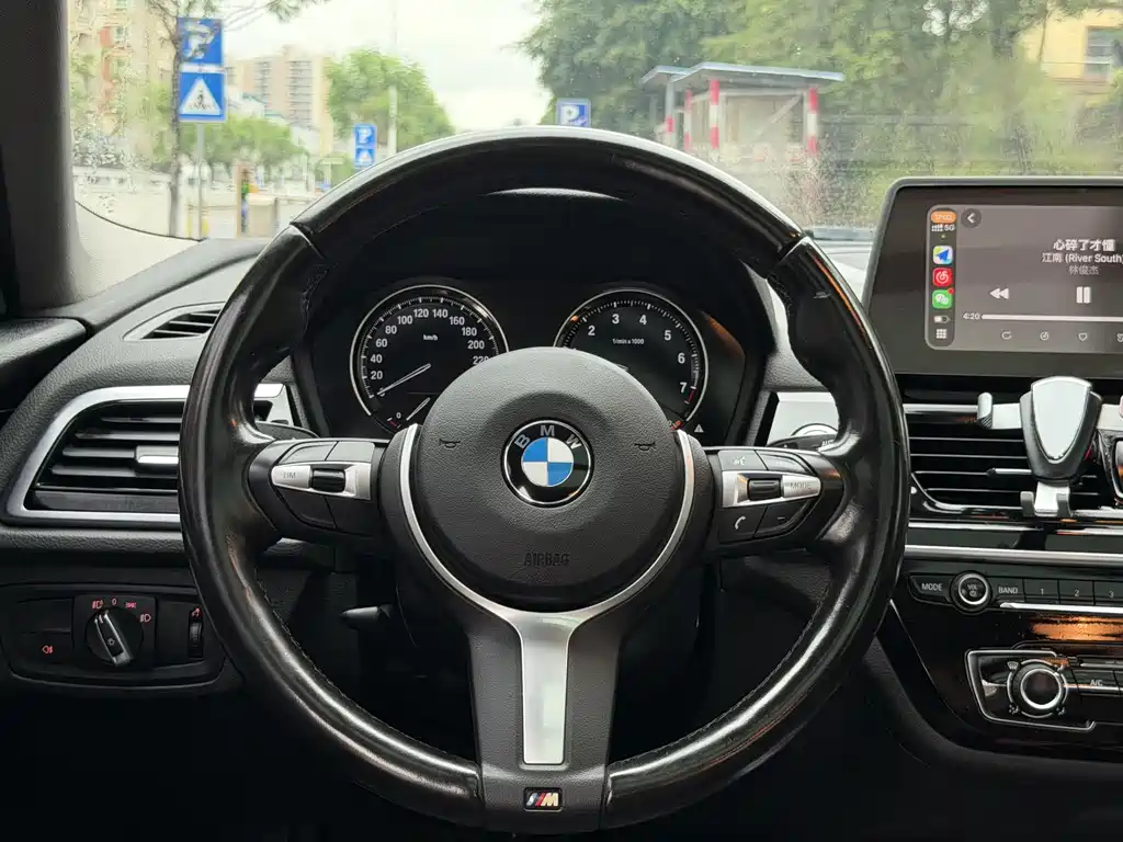 BMW 1 Series 2023 — фото 16