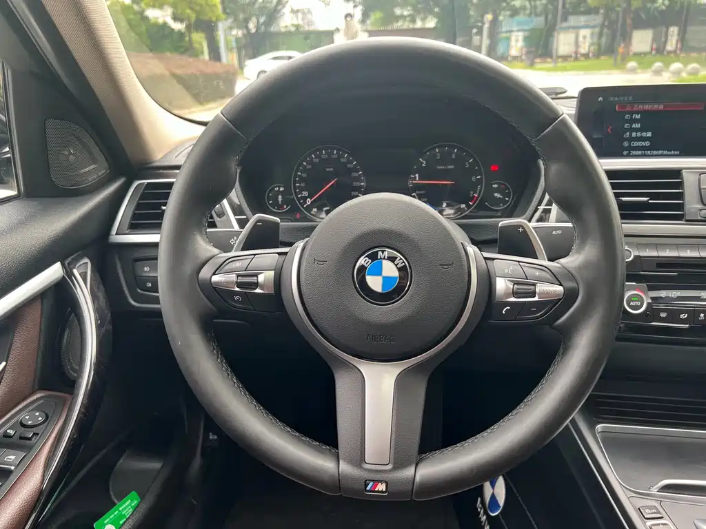 BMW 3 Series 2018 — фото 22