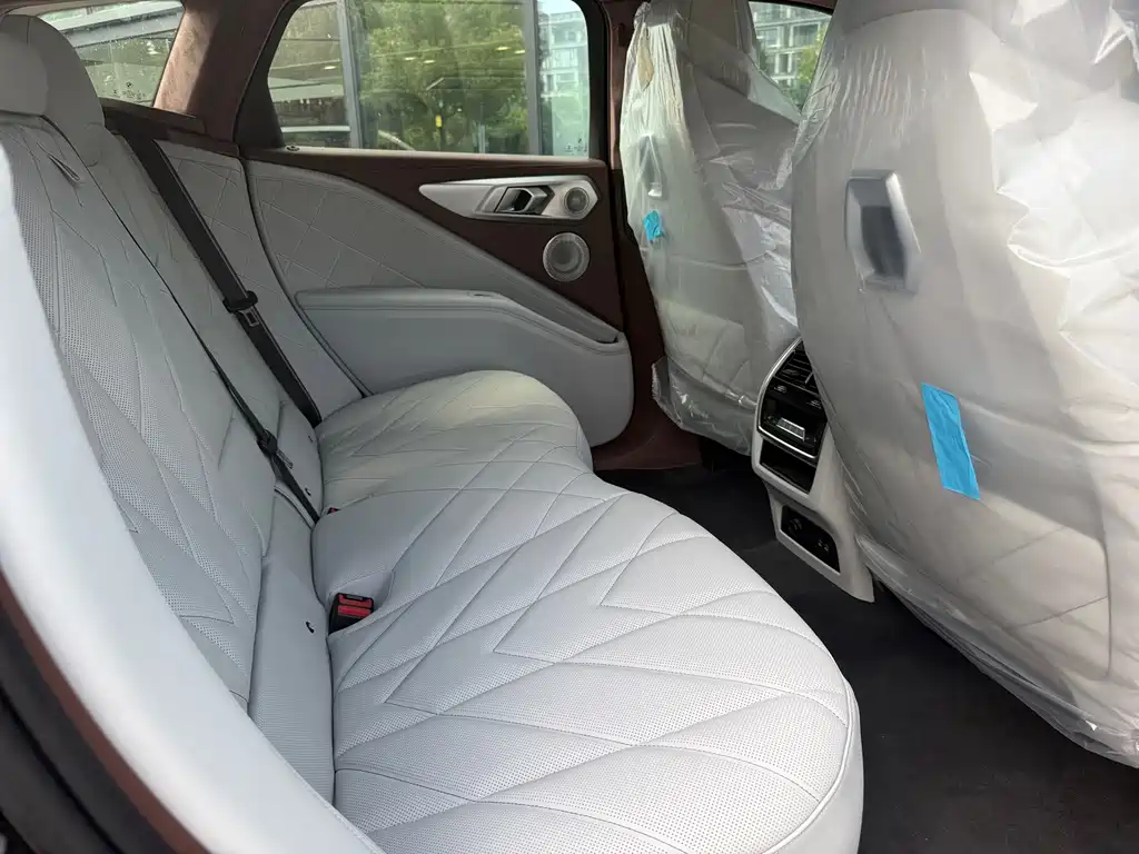 BMW XM 2023 — фото 12