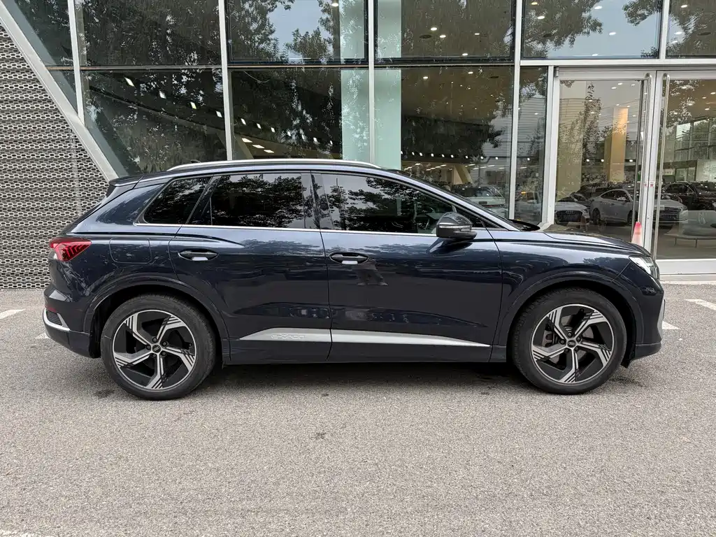Audi Q4 e-tron 2024